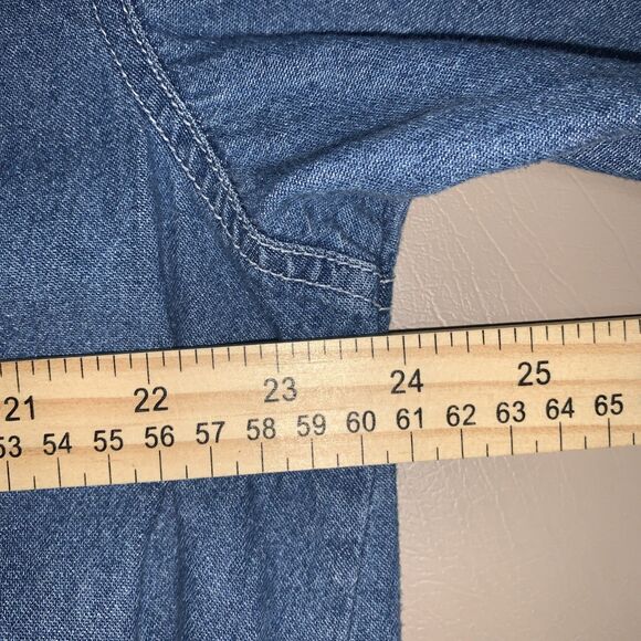 Casual Corner Annex Women’s Denim Shirt Size XL Blue Christmas Bears - Picture 4 of 6